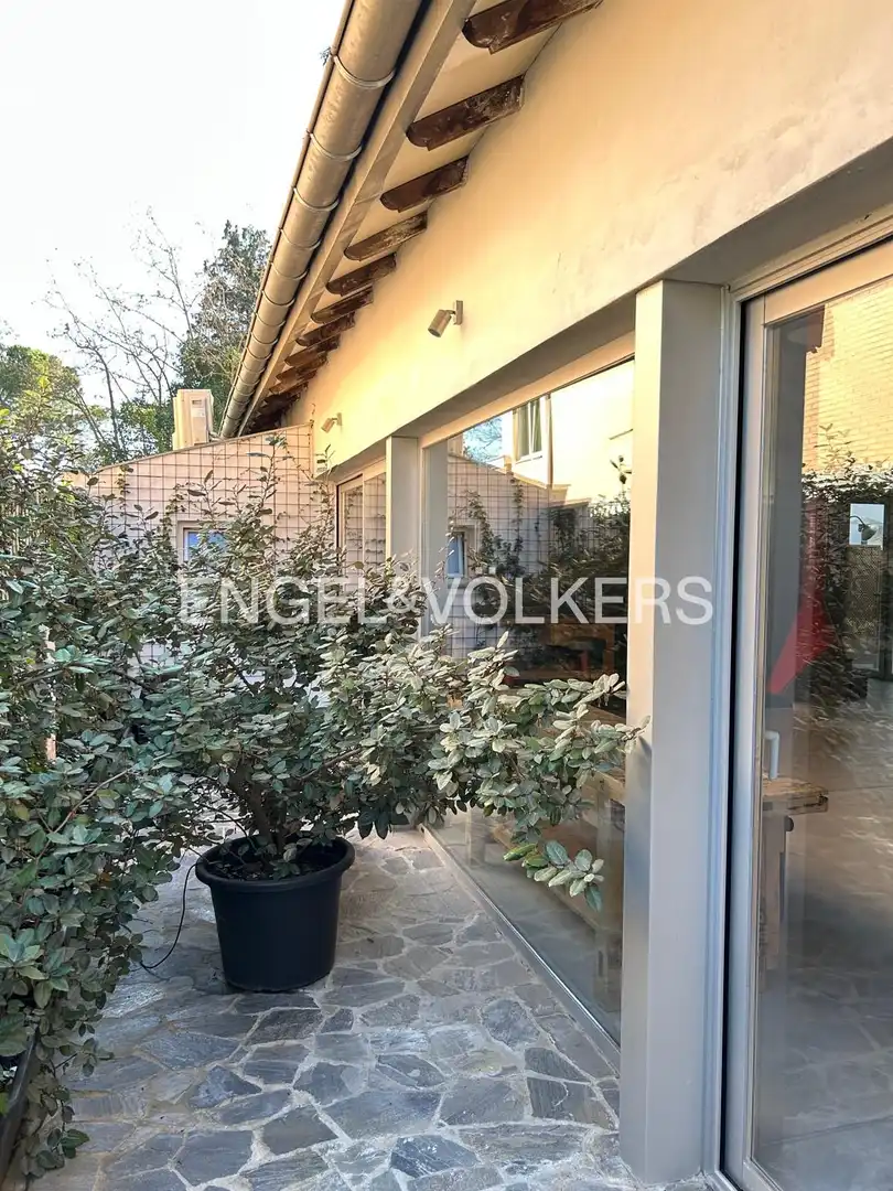 Vista exterior de Casa o chalet en venta en Madrid con Aire acondicionado, Calefacción y Jardín privado