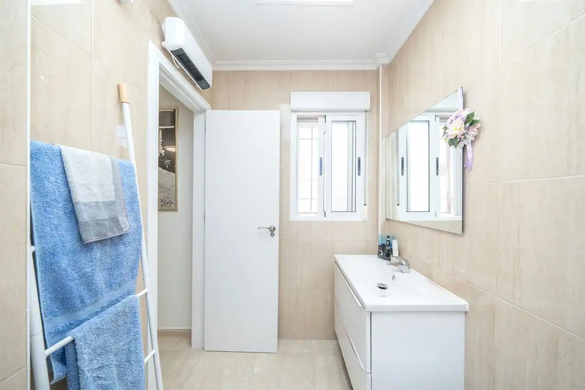 Bajo con terraza en venta en Carrer Bahia, imagen 23