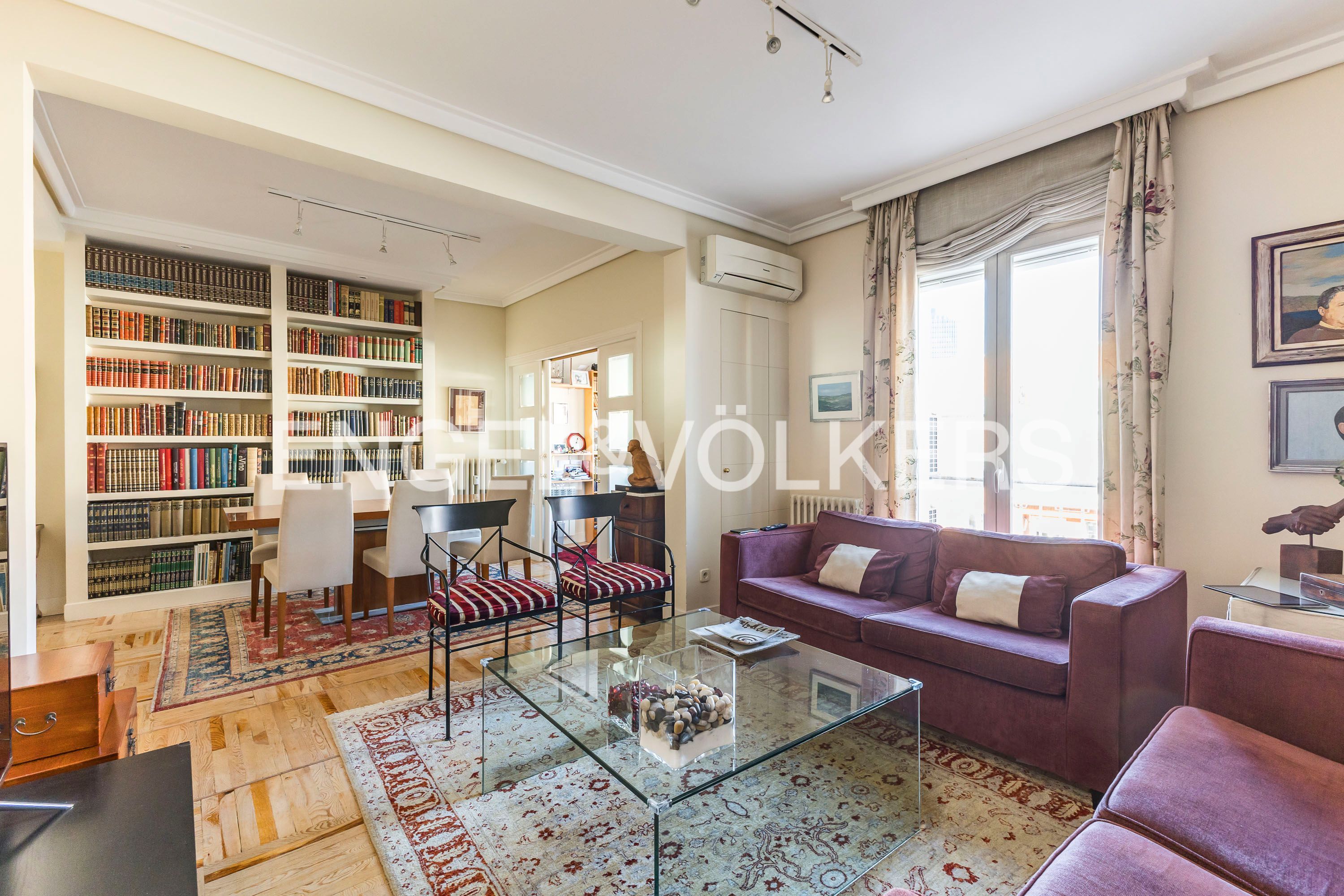 Living room of Apartment for sale in  Madrid Capital  with Air Conditioner, Heating and Parquet flooring