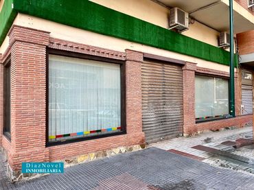 Local comercial de lloguer a Calle Valle de Abdalajís