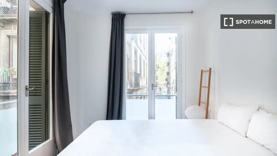 Habitació a Sant Pere, Sta. Caterina i la Ribera