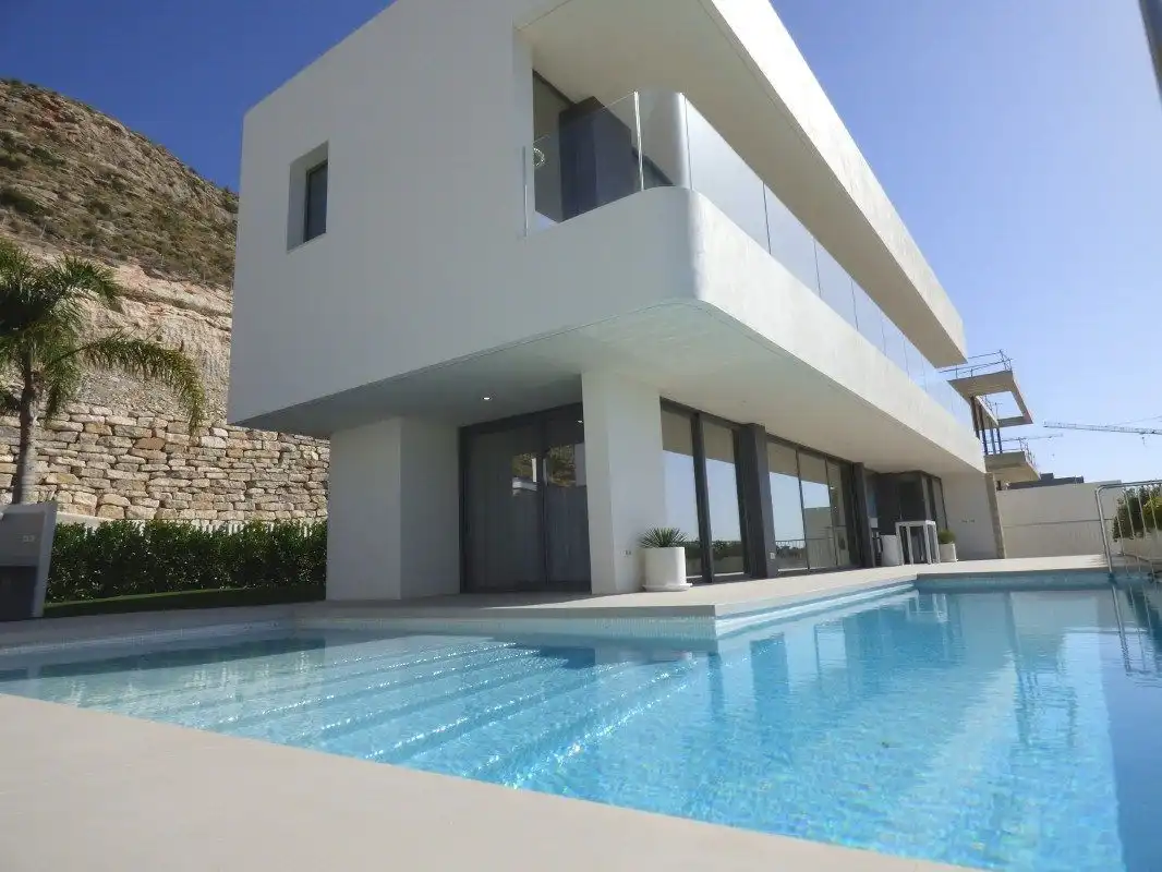 Villa con piscina in vendita a Golf Bahía