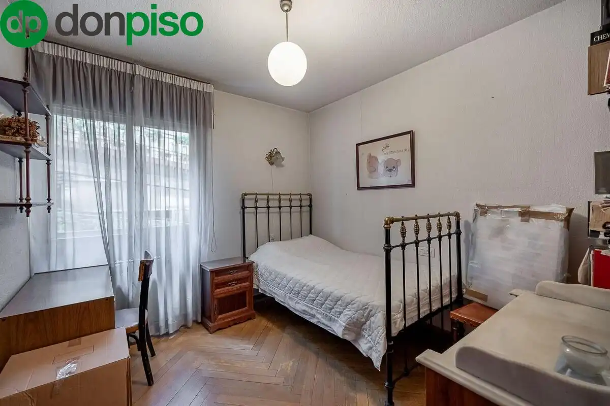 Bedroom of Flat for sale in Granada  with Air Conditioner, Heating and Terrace
