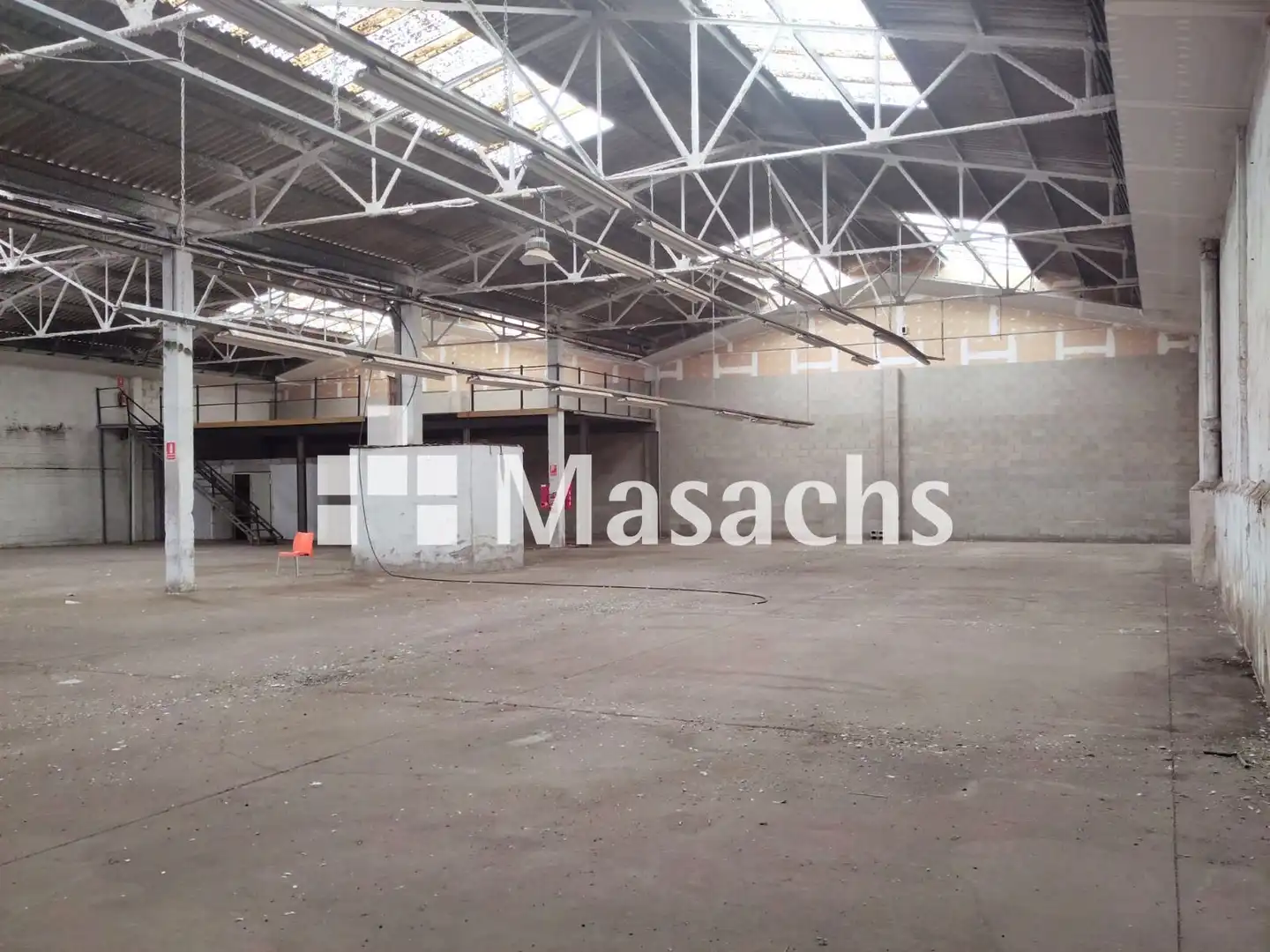 Außenansicht von Fabrikhallen zur Miete in Tarragona