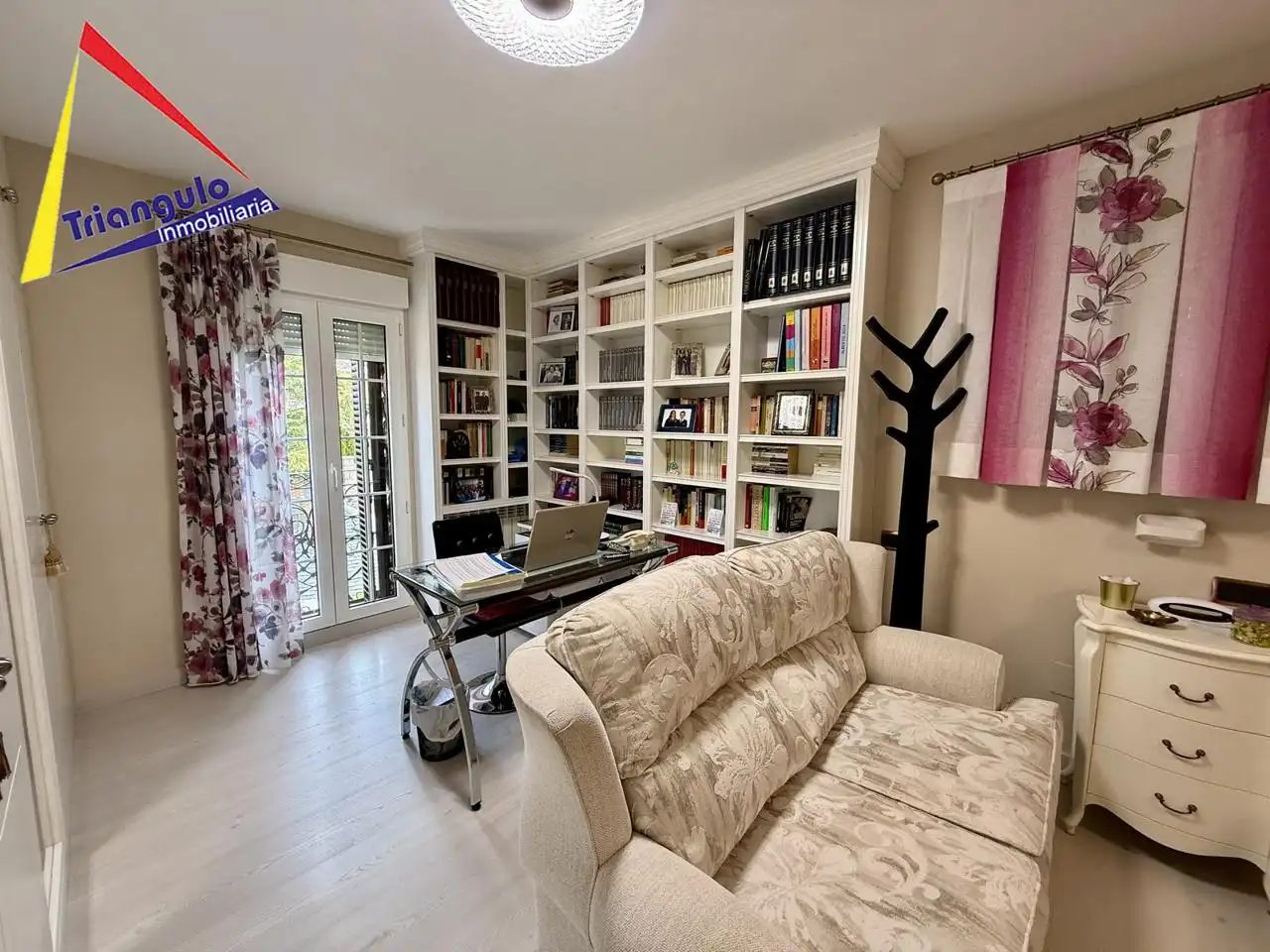 Sala de estar de Casa o chalet en venta en Otero de Herreros con Calefacción y Jardín privado