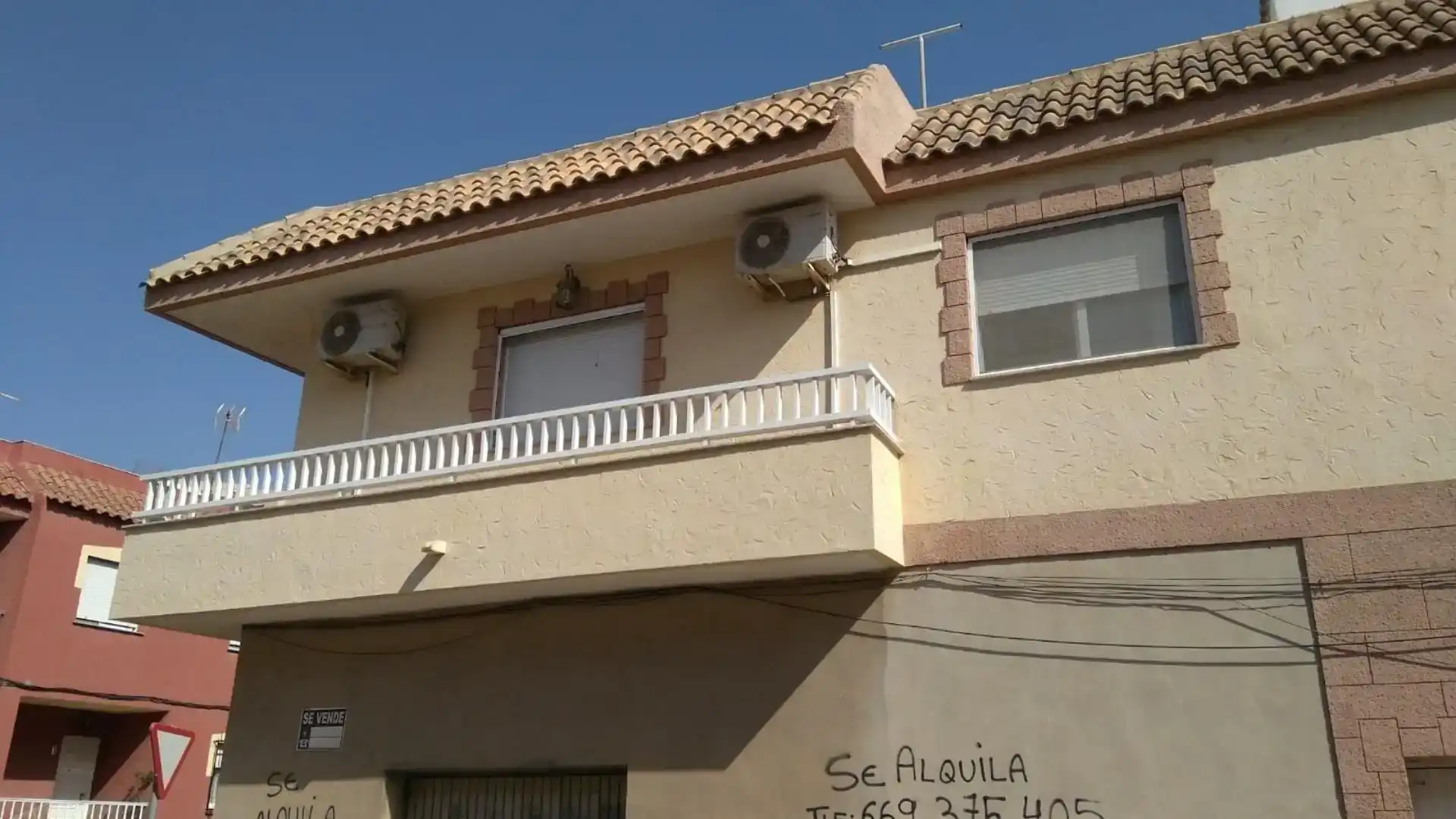 Vista exterior de Casa adosada en venda en Cartagena amb Aire condicionat i Balcó