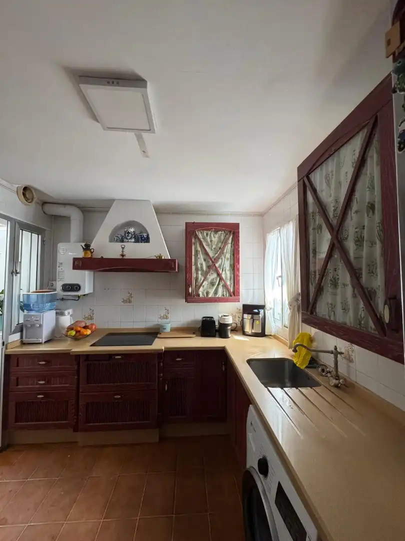 Cocina de Casa adosada en venta en Sanlúcar de Barrameda con Aire acondicionado, Trastero y Amueblado