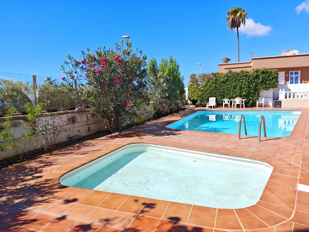 Piscina de Casa adosada de lloguer en San Bartolomé de Tirajana amb Jardí privat, Terrassa i Moblat