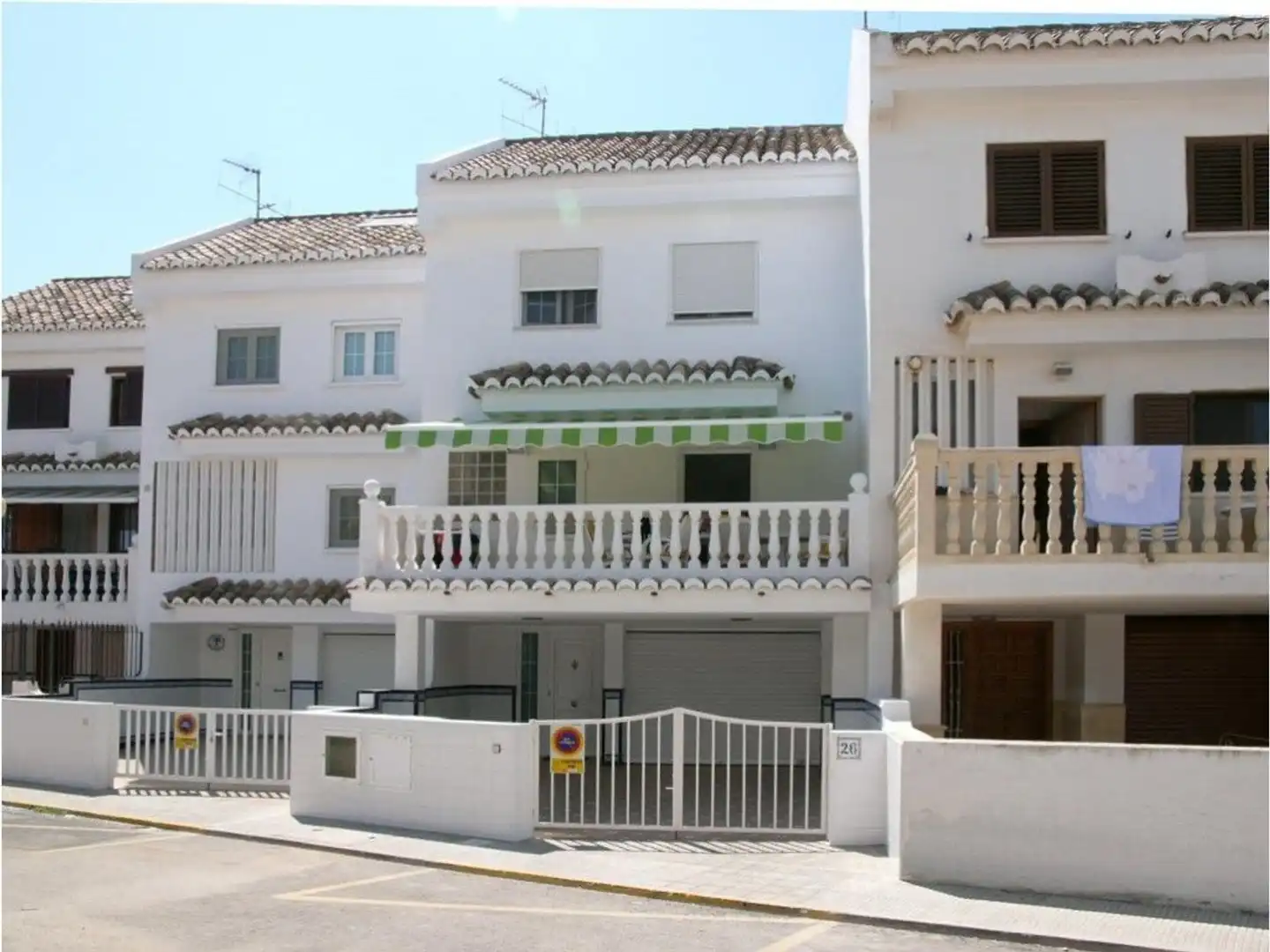 Vista exterior de Casa adosada en venta en El Puig de Santa Maria con Aire acondicionado, Calefacción y Jardín privado