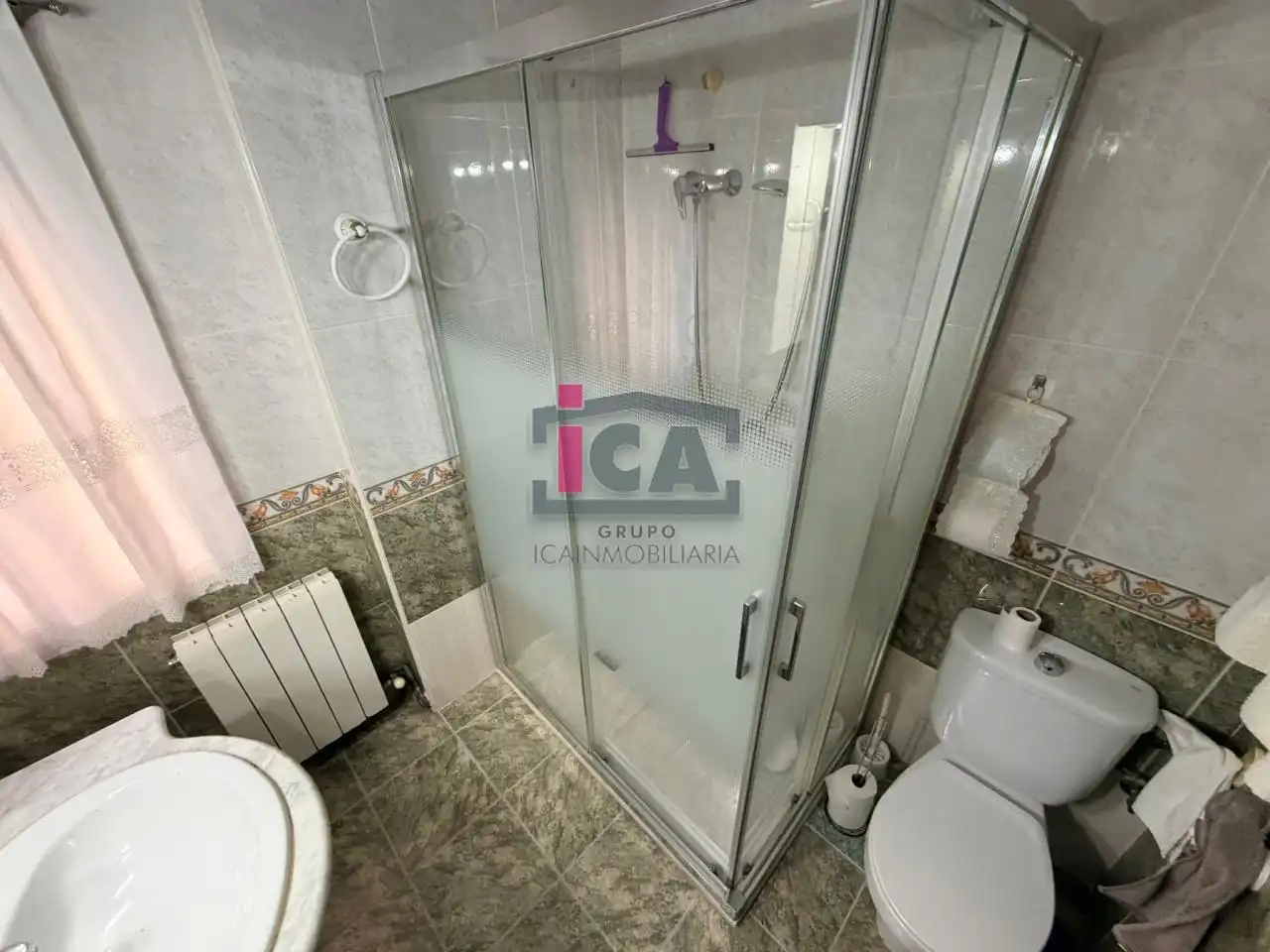 Bathroom of Flat for rent in Cáceres  with Air Conditioner, Heating and Parquet flooring