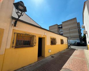 Vista exterior de Casa adosada en venda en Parla