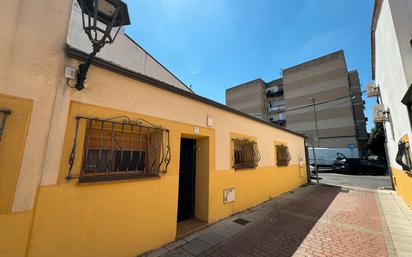 Vista exterior de Casa adosada en venda en Parla