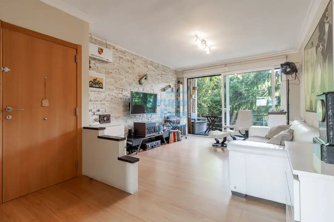 Sala d'estar de Pis en venda en Donostia - San Sebastián  amb Calefacció, Jardí privat i Terrassa