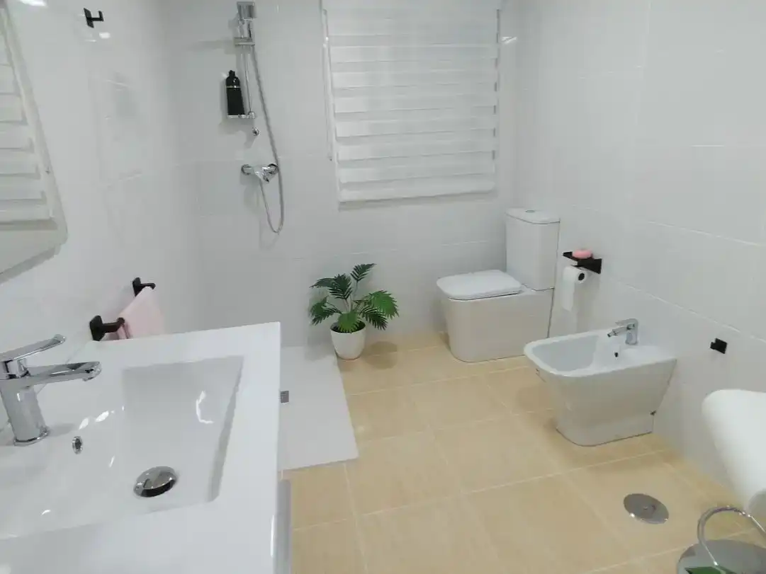 Bany de Casa o xalet en venda en La Zubia Ciudad
