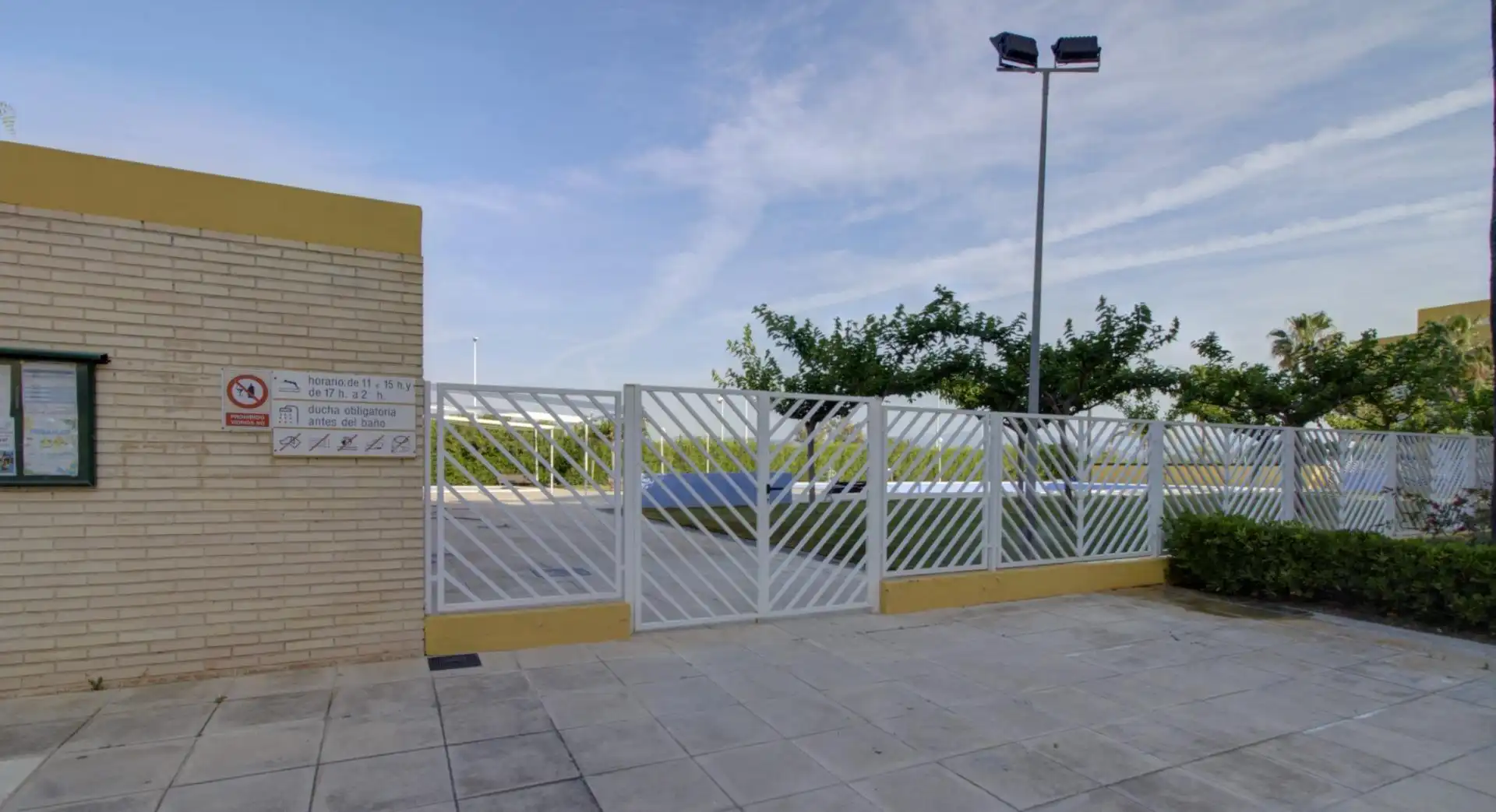 Aparcament de Casa adosada en venda en Sagunto / Sagunt amb Aire condicionat, Calefacció i Jardí privat