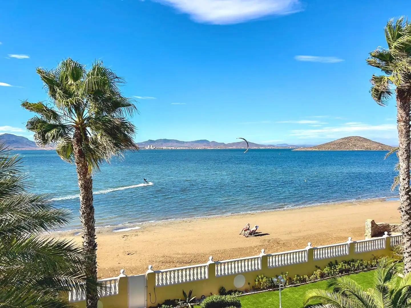 Außenansicht von Haus oder Chalet zum Verkauf in La Manga del Mar Menor mit Klimaanlage, Heizung und Privatgarten