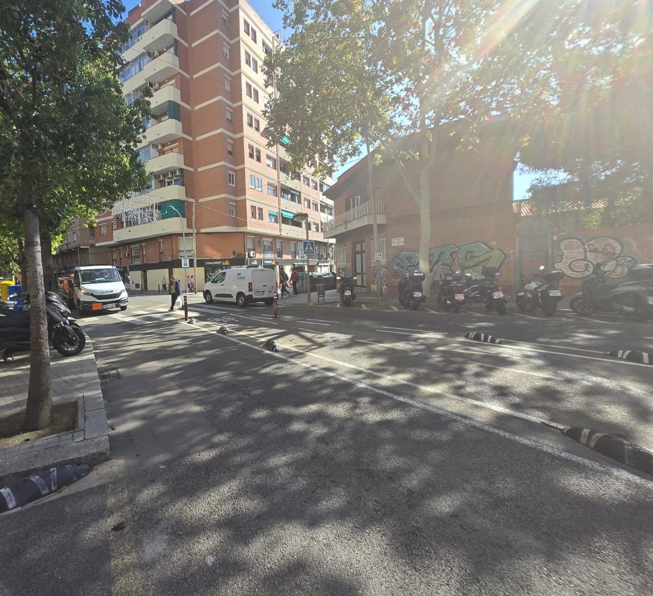 Vista exterior de Local de lloguer en L'Hospitalet de Llobregat amb Parquet