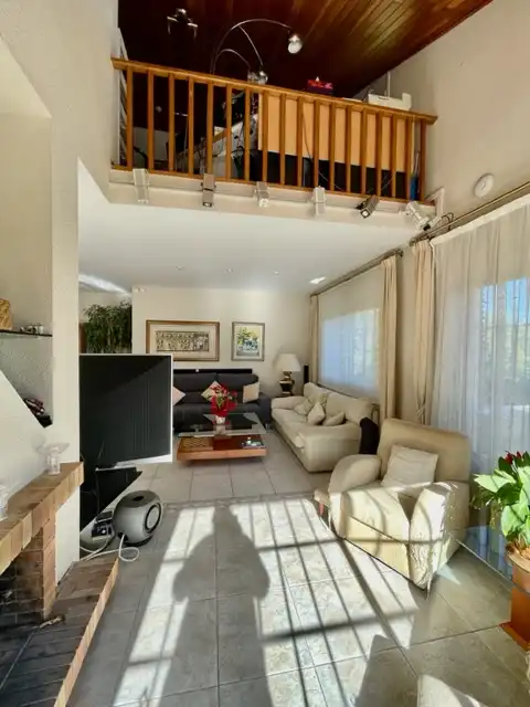 Sala de estar de Casa o chalet en venta en Cerdanyola del Vallès con Aire acondicionado, Calefacción y Jardín privado