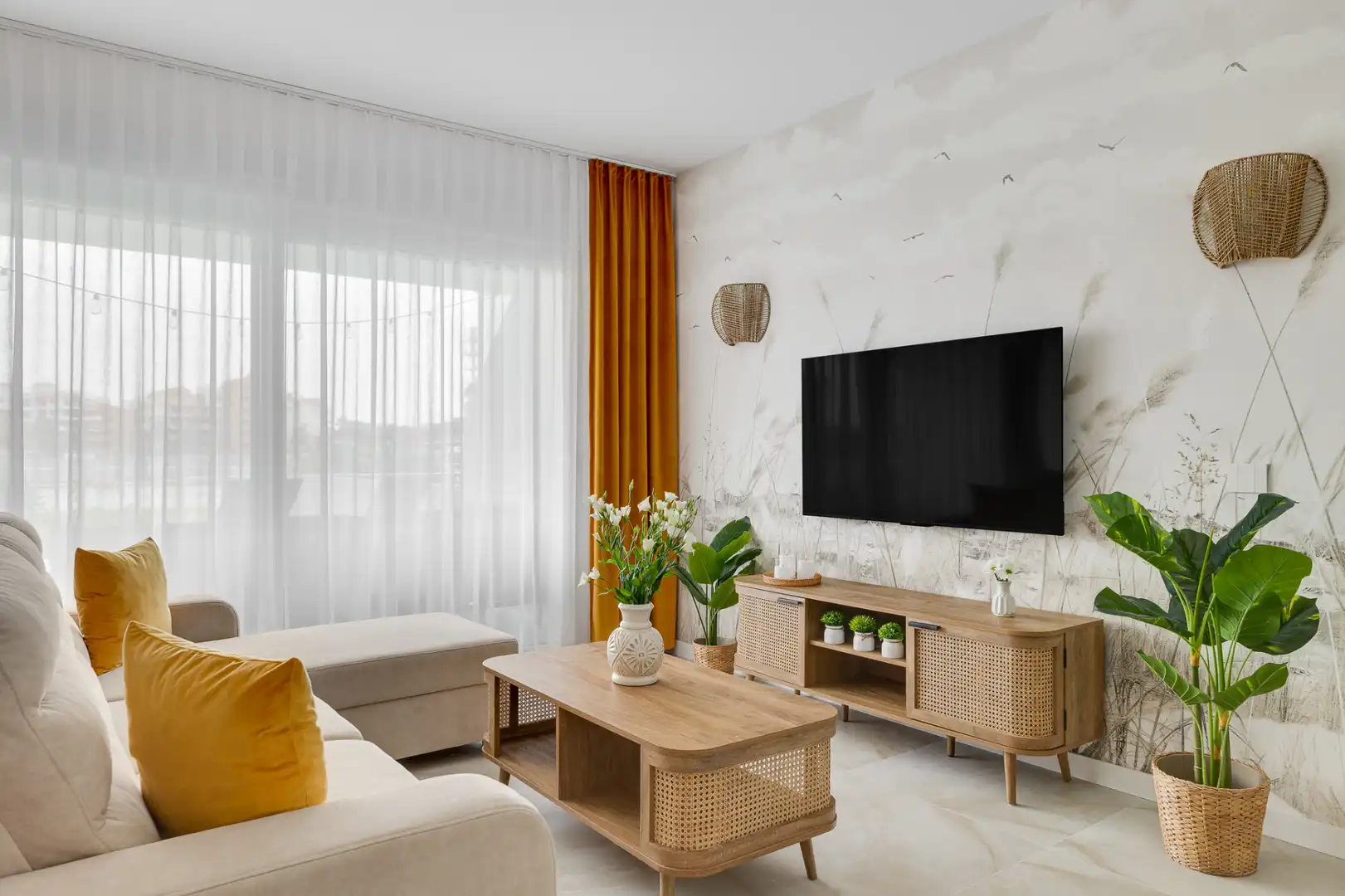 Sala de estar de Apartamento de alquiler en Torrevieja con Aire acondicionado, Jardín privado y Amueblado