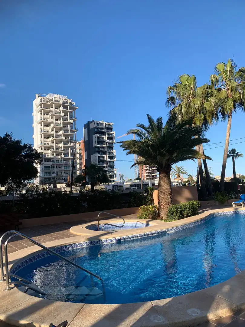 Schwimmbecken von Wohnungen zum Verkauf in Calpe / Calp mit Klimaanlage, Heizung und Terrasse