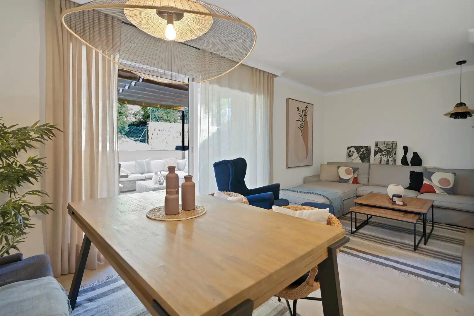 Menjador de Apartament de lloguer en Marbella amb Jardí privat, Terrassa i Moblat
