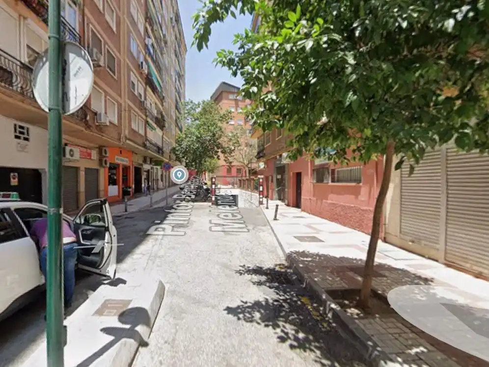Exterior view of Garage for rent in Cruz de Humilladero