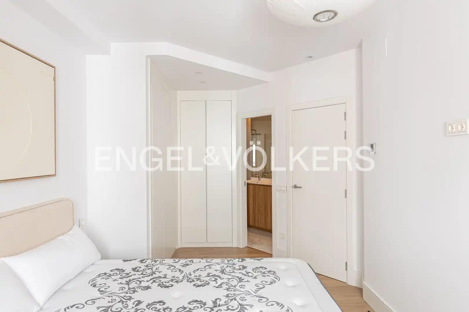 Bedroom of Flat for rent in Madrid  with Air Conditioner, Heating and Storage room
