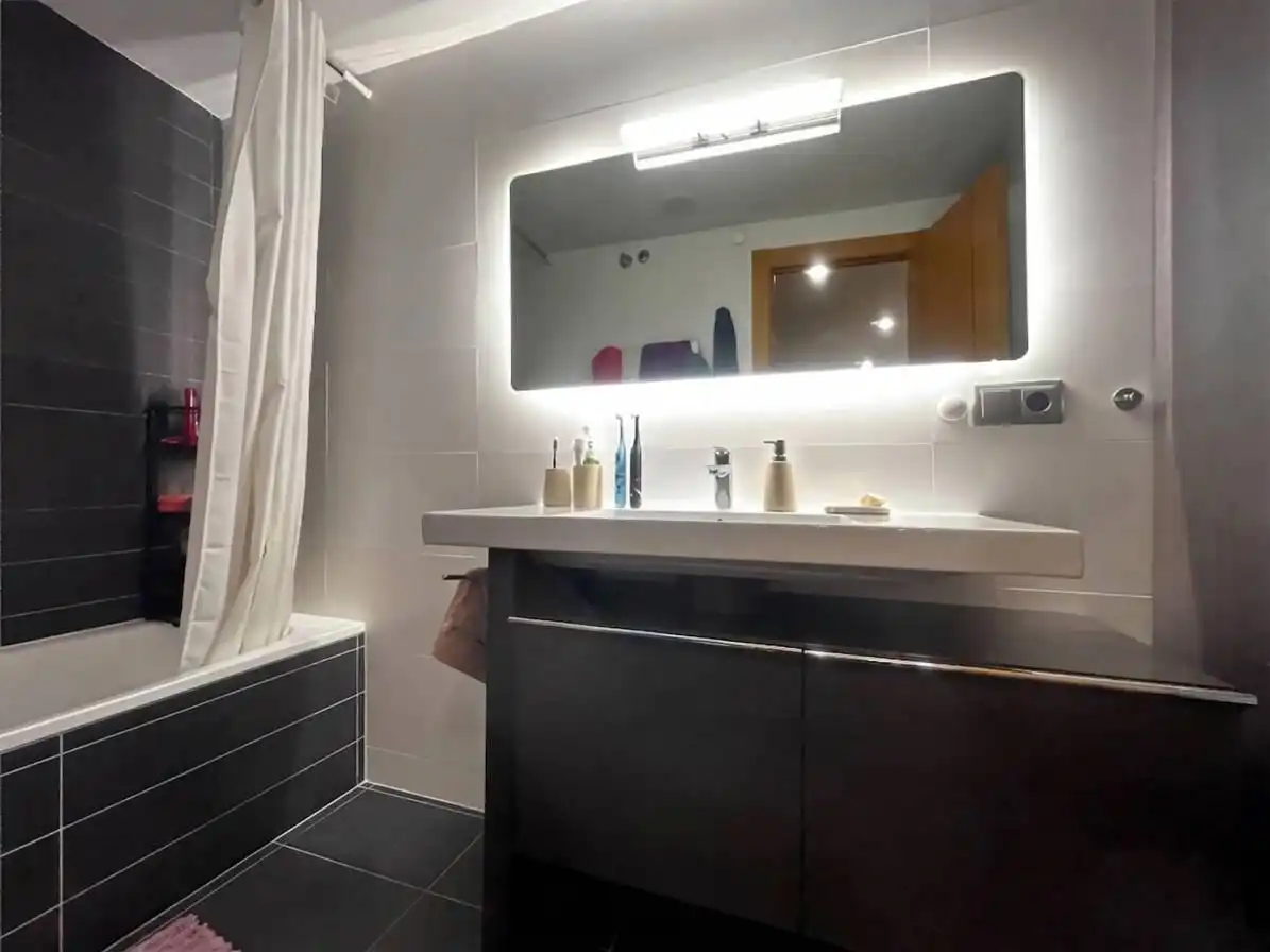 Badezimmer von Wohnung zum Verkauf in Lleida mit Klimaanlage, Heizung und Parkett