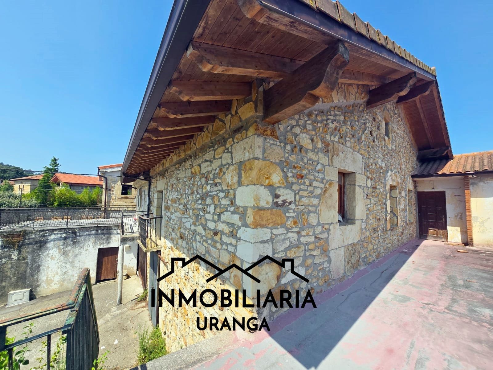 Vista exterior de Casa o xalet en venda en Voto amb Jardí privat i Terrassa