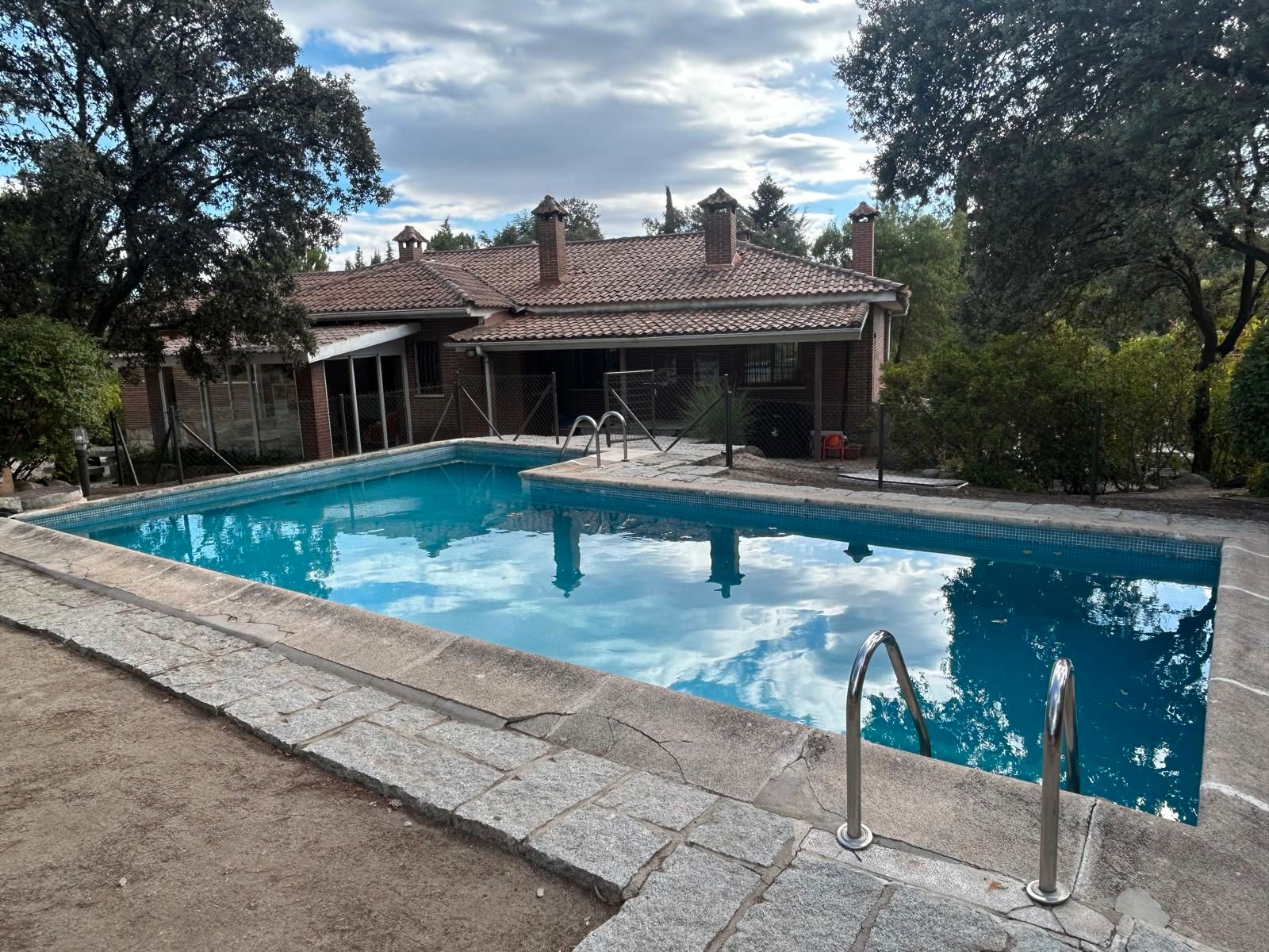 Piscina de Casa o xalet en venda en Torrelodones amb Aire condicionat, Calefacció i Jardí privat