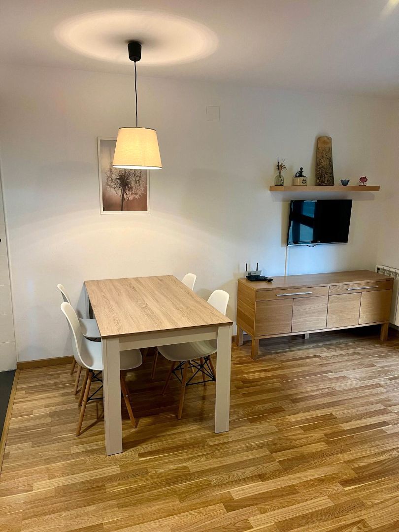 Comedor de Piso de alquiler en Aínsa-Sobrarbe con Aire acondicionado, Amueblado y Microondas