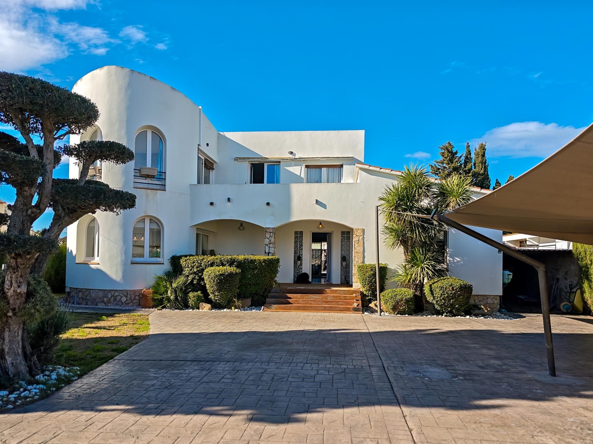 Vista exterior de Casa o chalet en venta en Empuriabrava con Aire acondicionado, Calefacción y Terraza