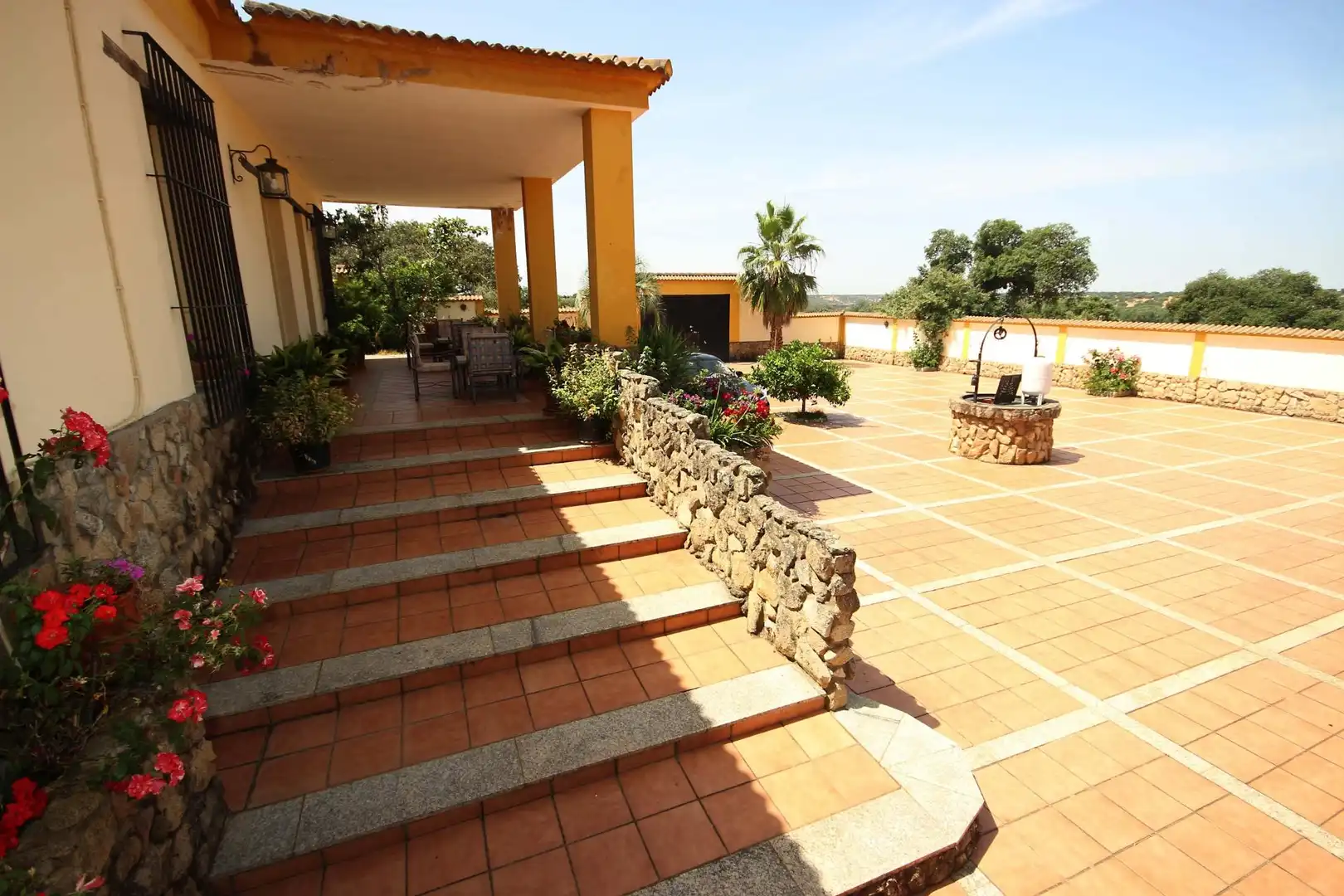 Terraza de Finca rústica en venta en Alcuéscar con Aire acondicionado