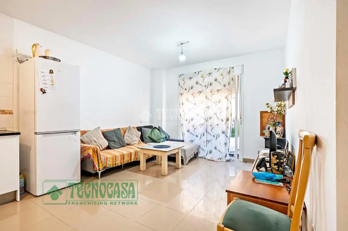 Living room of Flat for sale in Roquetas de Mar  with Furnished and Balcony