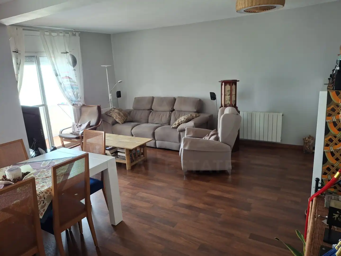 Sala de estar de Casa adosada en venta en Castelldefels con Aire acondicionado, Calefacción y Terraza