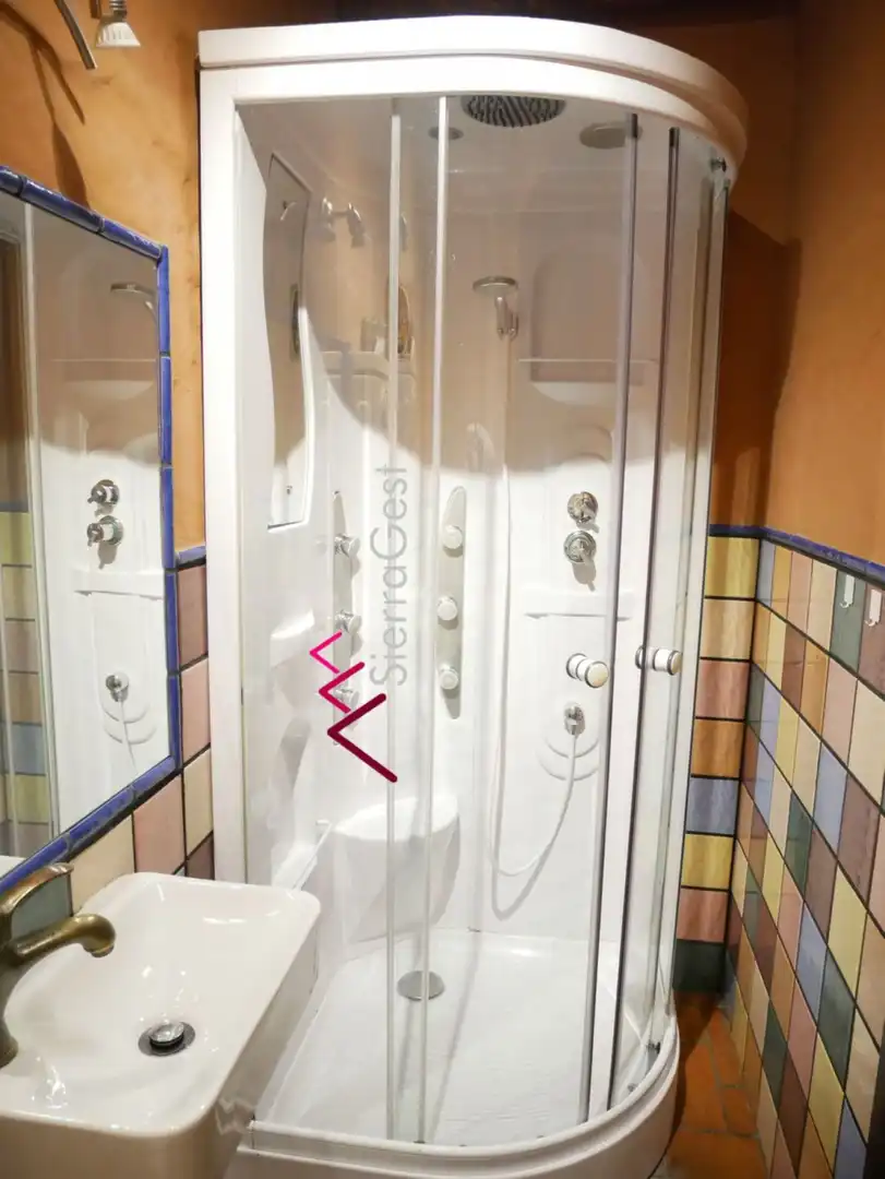Baño de Edificio en venta en Ubrique
