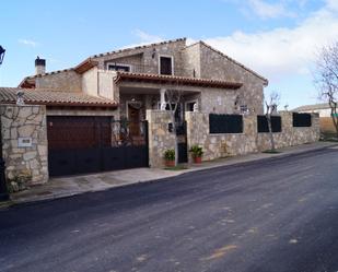 Exterior view of House or chalet for sale in Fuentelencina  with Terrace, Swimming Pool and Balcony