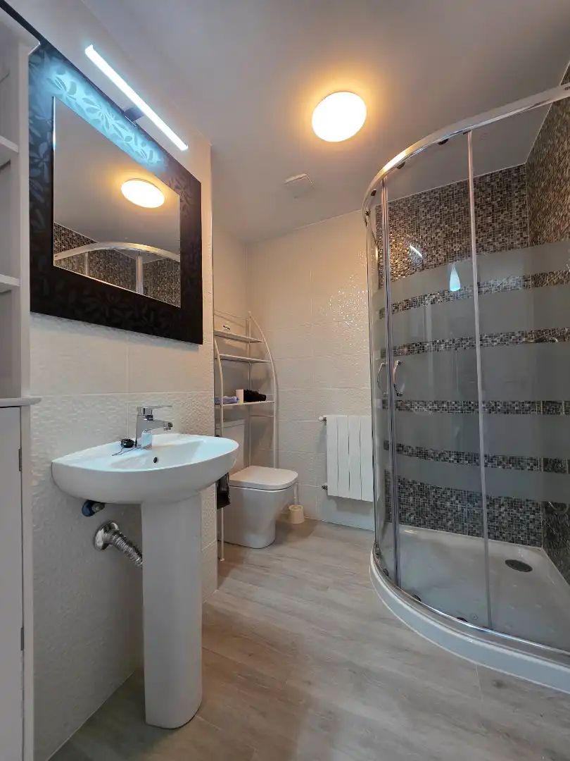 Badezimmer von Maisonette zur Miete in Castro-Urdiales mit Möbliert