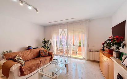 Sala d'estar de Casa o xalet en venda en Sant Pere de Ribes amb Calefacció, Terrassa i Balcó