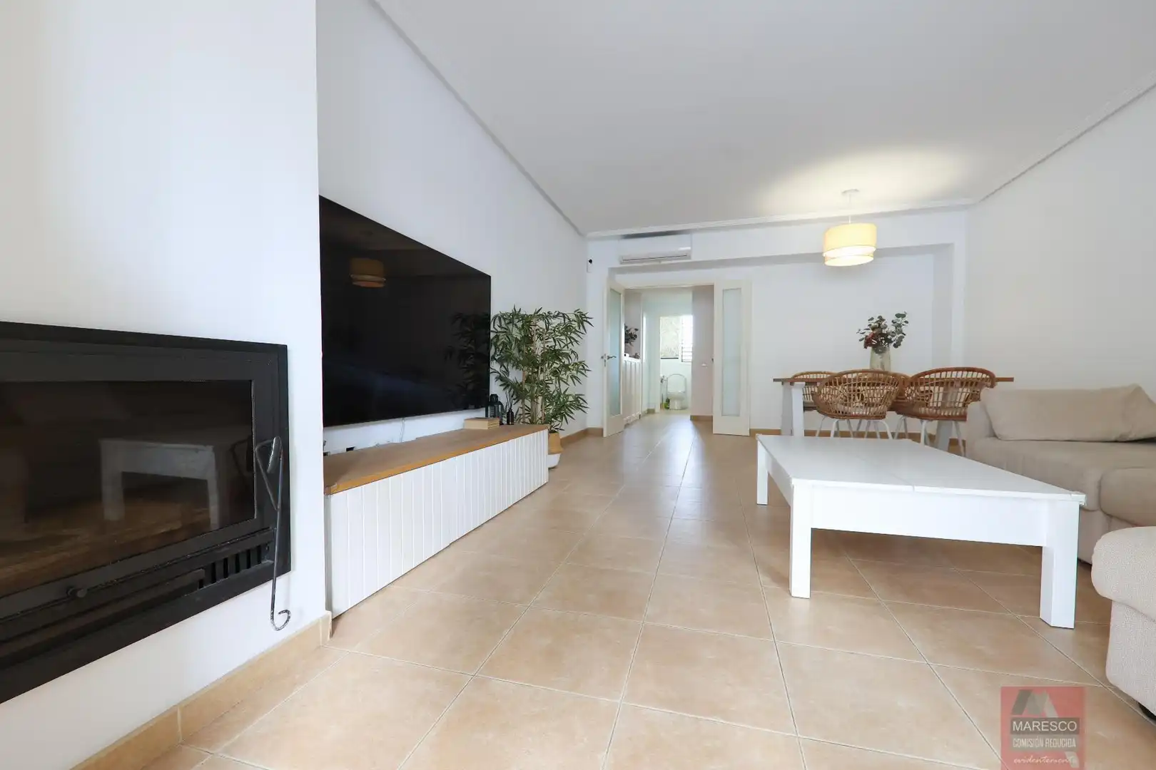 Wohnzimmer von Einfamilien-Reihenhaus zum Verkauf in Mijas mit Klimaanlage, Terrasse und Abstellraum