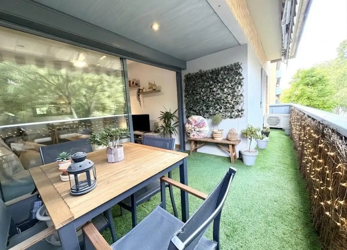 Terraza de Piso en venta en Santa Perpètua de Mogoda con Aire acondicionado, Calefacción y Jardín privado