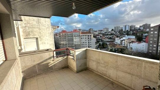Vista exterior de Dúplex en venda en Vigo  amb Calefacció, Parquet i Terrassa