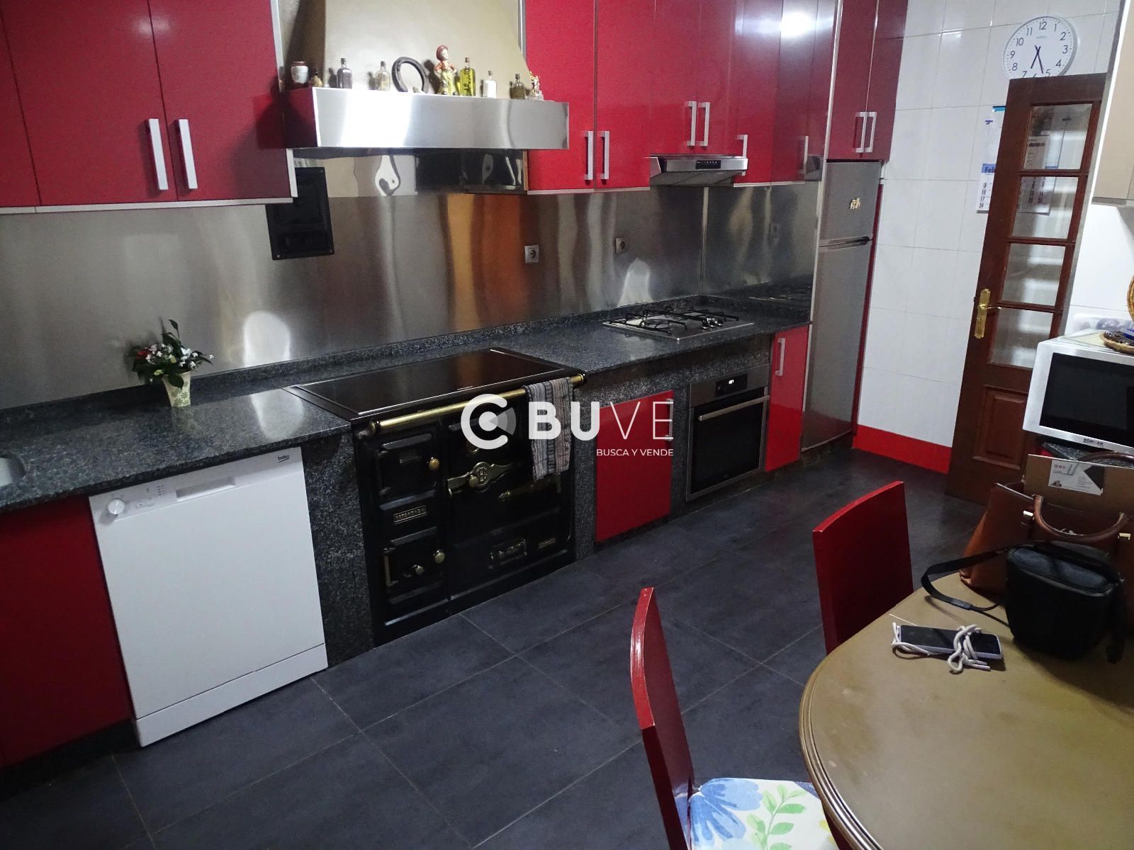 Cuina de Casa o xalet en venda en Moraña amb Calefacció, Jardí privat i Parquet