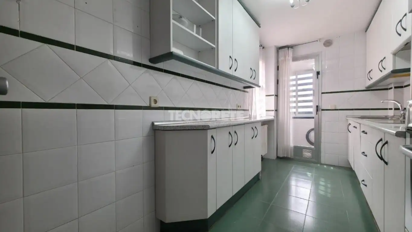 Cocina de Casa adosada en venta en Guadalajara con Jardín privado, Parquet y Terraza