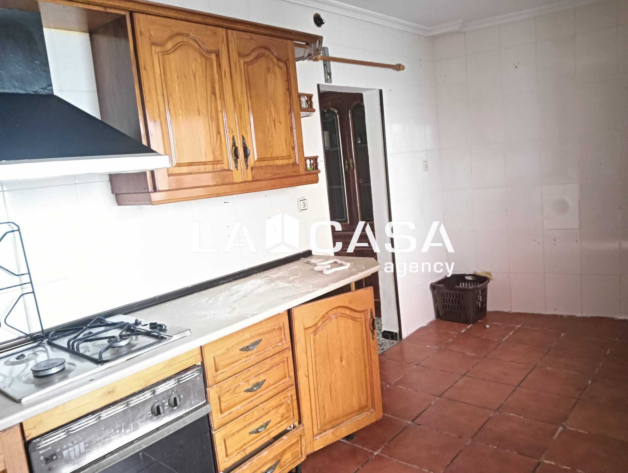 Cuina de Casa o xalet en venda en Algeciras amb Terrassa, Traster i Balcó