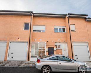 Vista exterior de Casa o xalet de lloguer en Ávila Capital amb Jardí privat, Rentadora i Microones