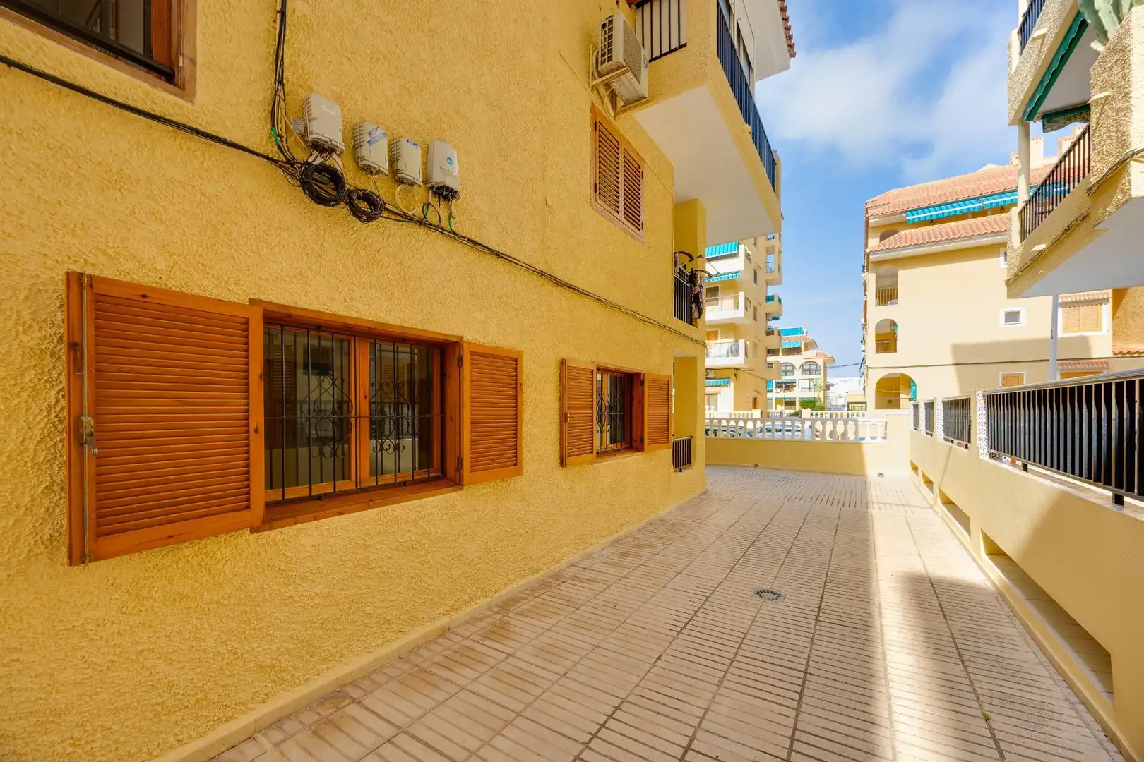 Außenansicht von Erdgeschoss zum Verkauf in Torrevieja mit Terrasse, Möbliert und Gemeinschaftspool