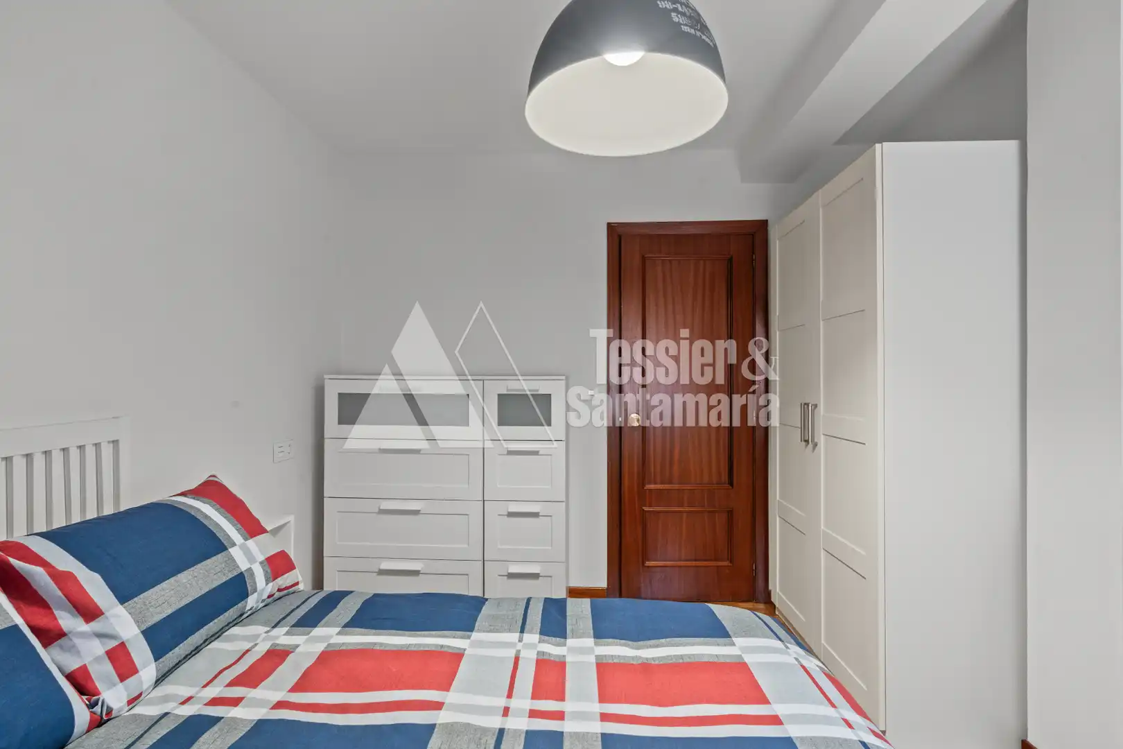 Schlafzimmer von Wohnungen zur Miete in Gijón  mit Heizung, Parkett und Möbliert