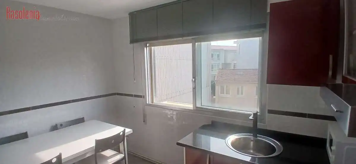 Cocina de Piso en venta en Cambre  con Calefacción, Trastero y Amueblado