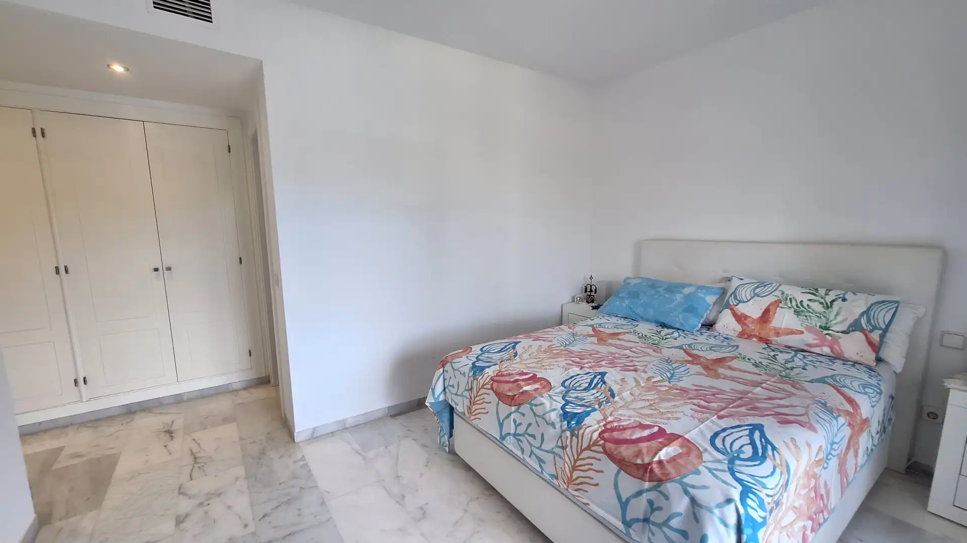Dormitori de Pis en venda en Estepona amb Aire condicionat, Calefacció i Terrassa